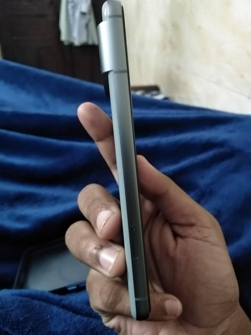 Google Pixel 8 4