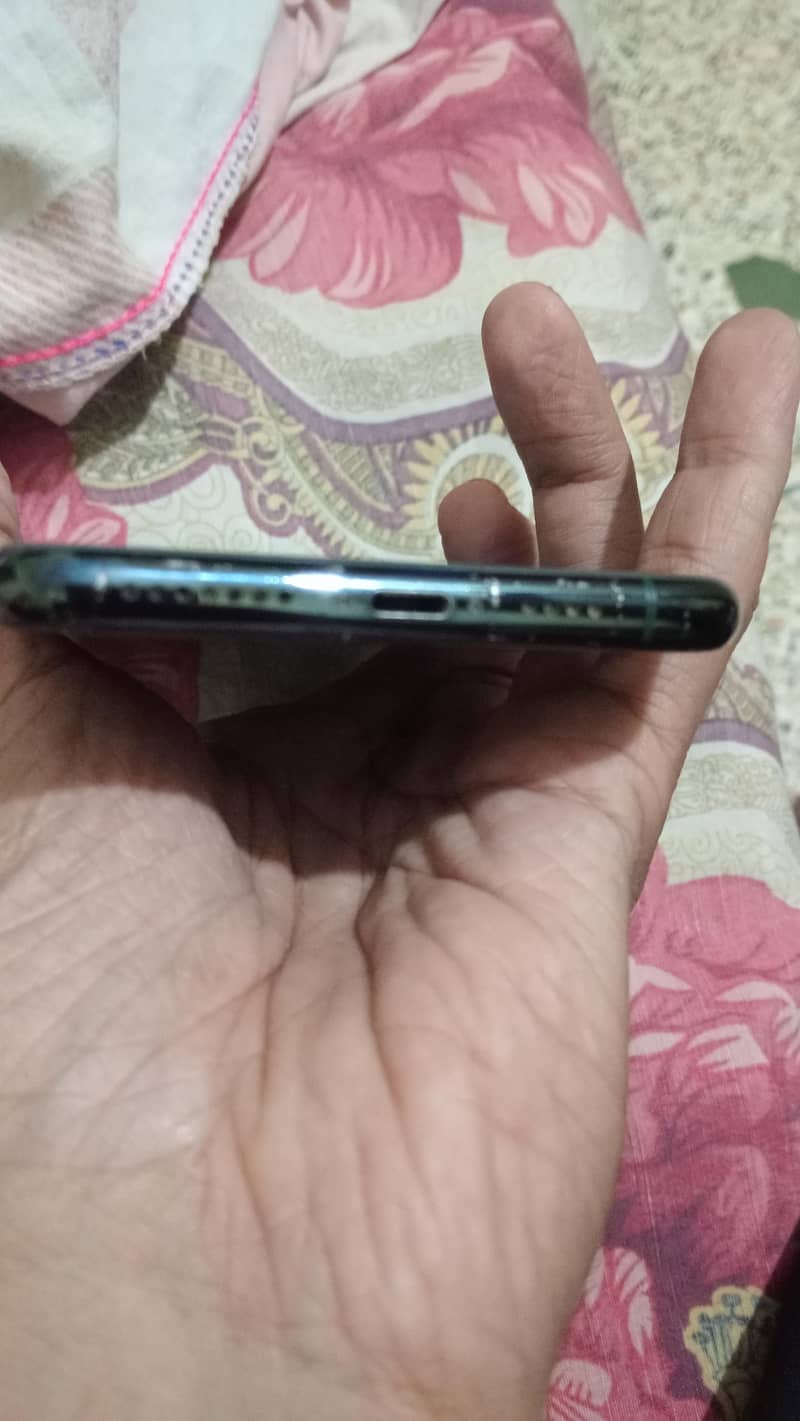 Apple iPhone 11 Pro Max 3