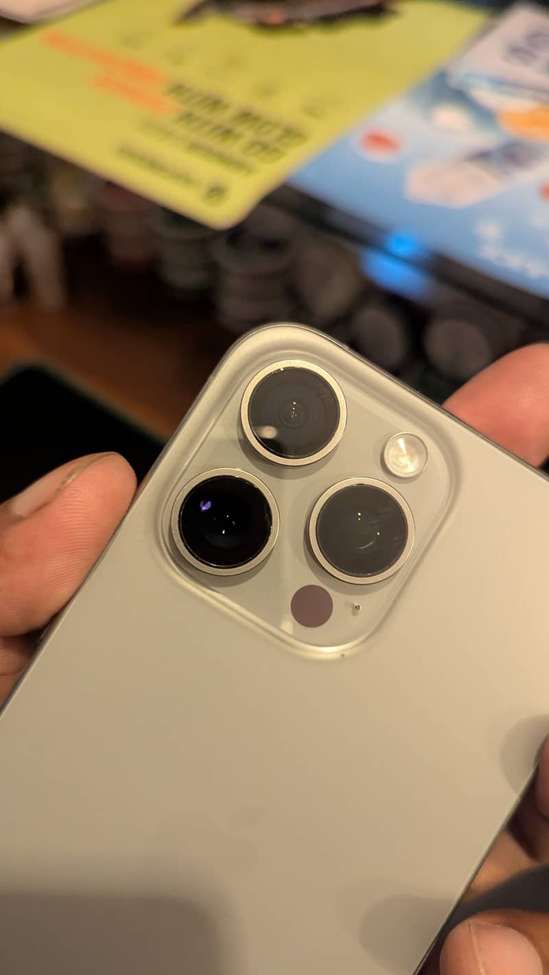 Apple iPhone 15 Pro Max 4