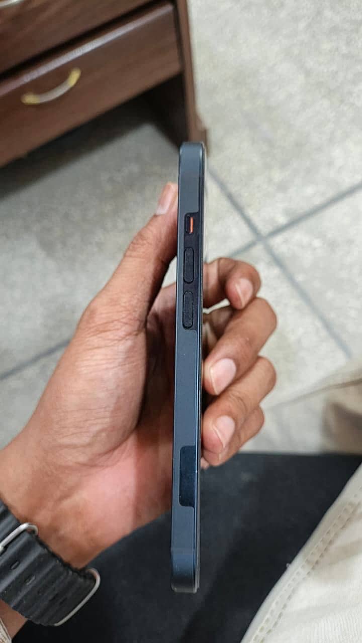 Apple iPhone 14 4