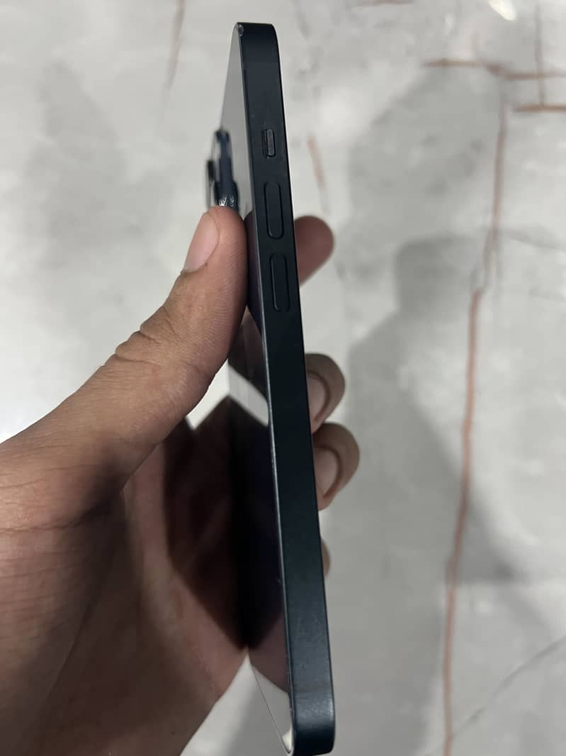 Apple iPhone 14 3