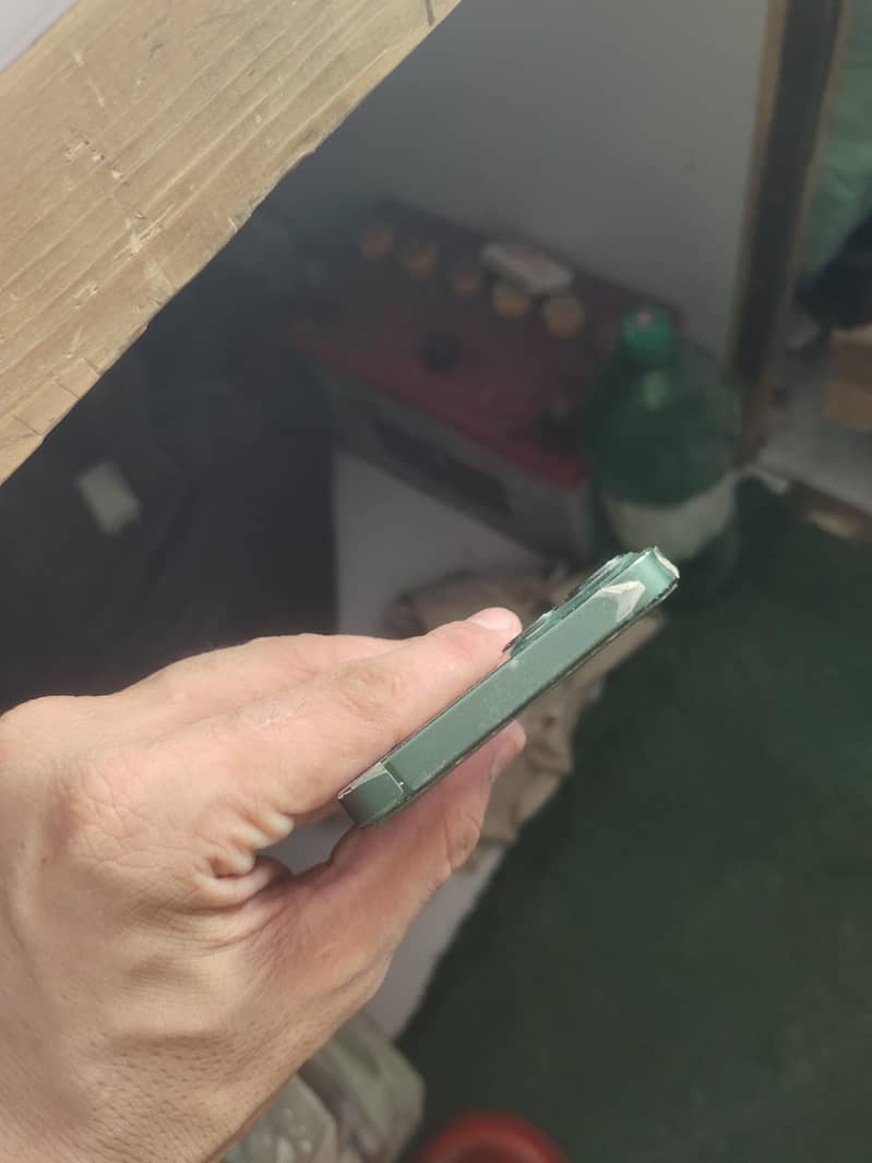 Apple iPhone 13 1