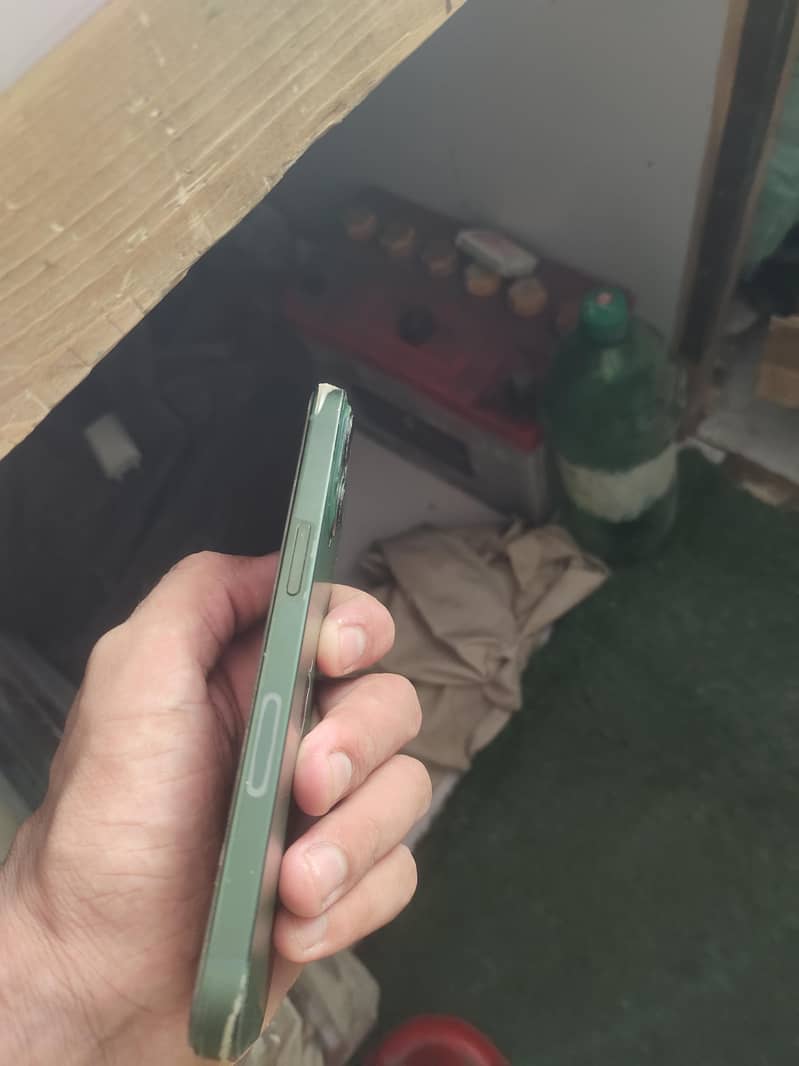 Apple iPhone 13 3