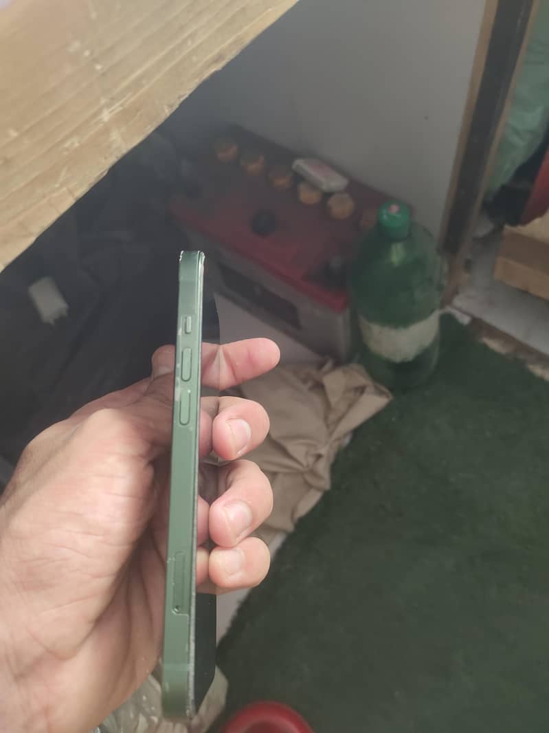 Apple iPhone 13 4