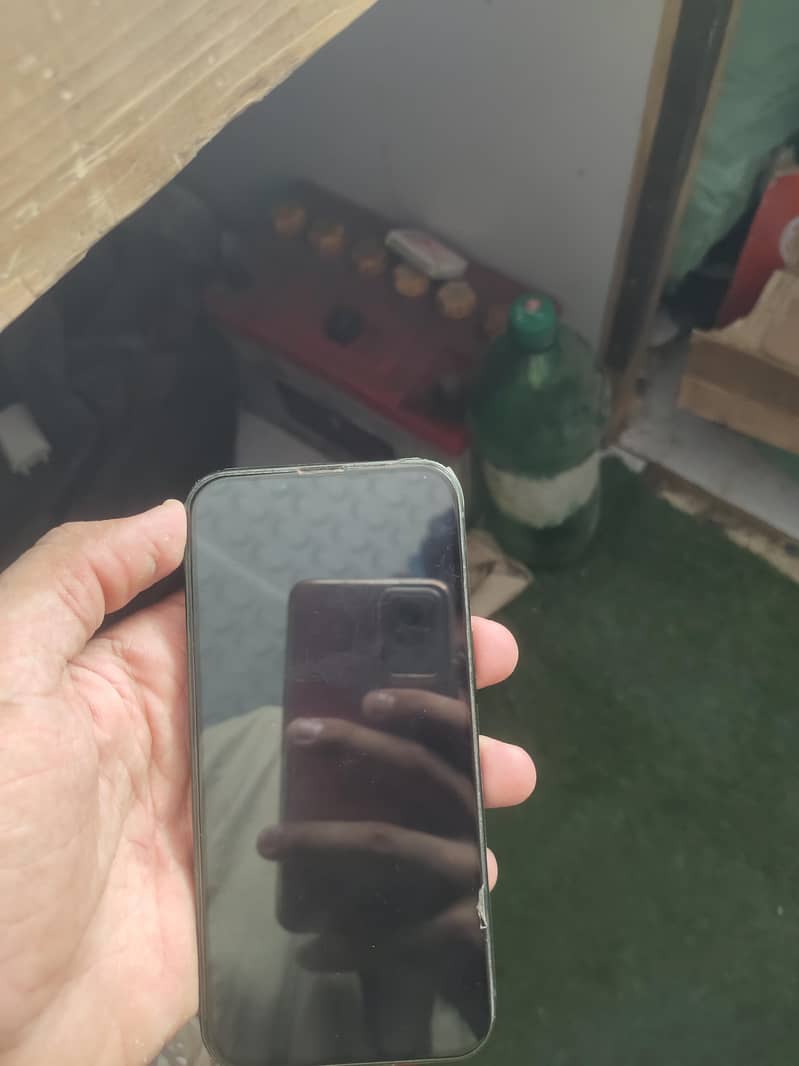 Apple iPhone 13 5