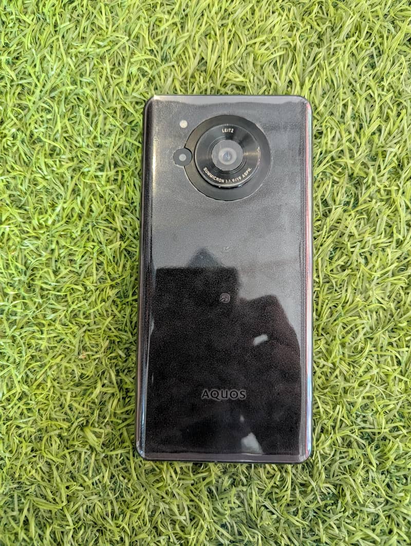Sharp Aquos r7 0