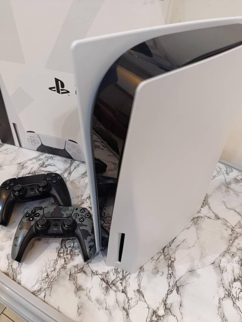 PS 5 disc edition with 2 controller 2