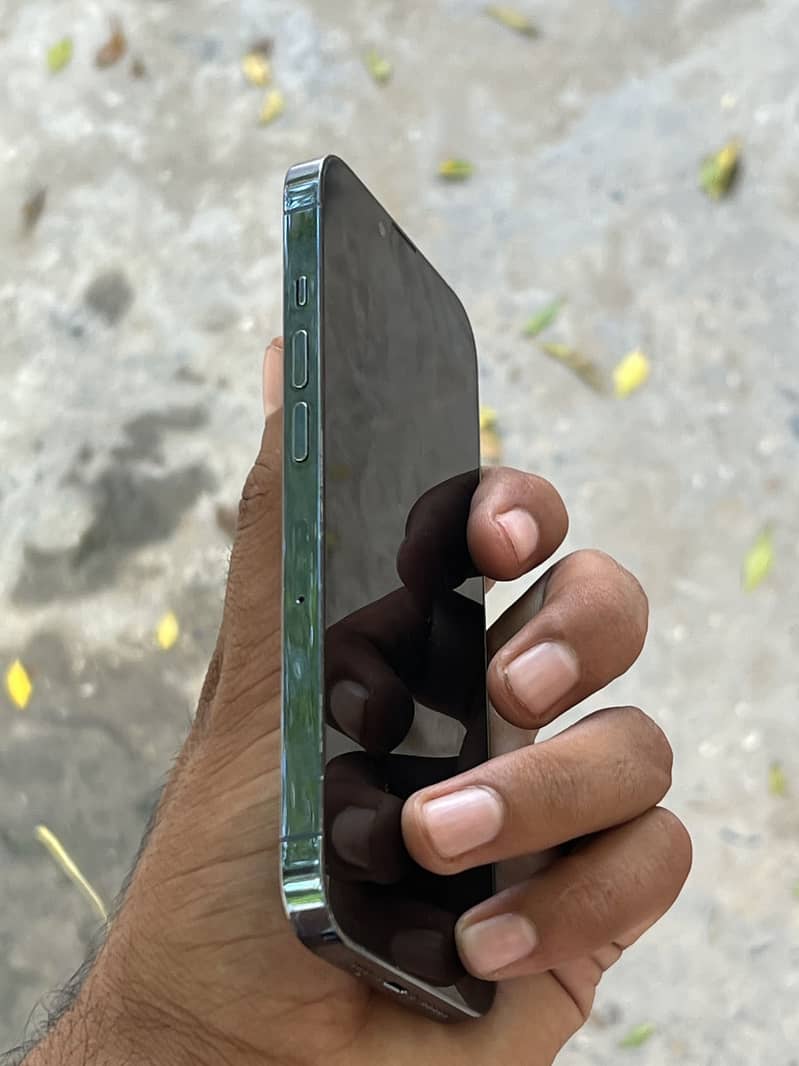Apple iPhone 13 Pro 6