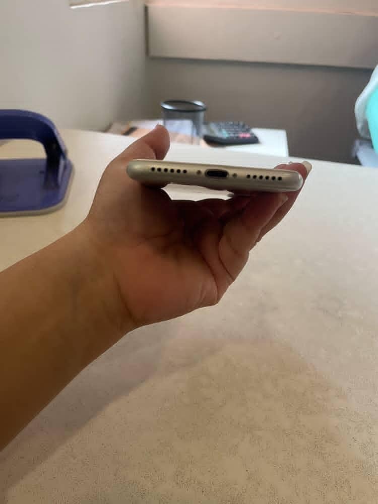 Apple iPhone 7 3