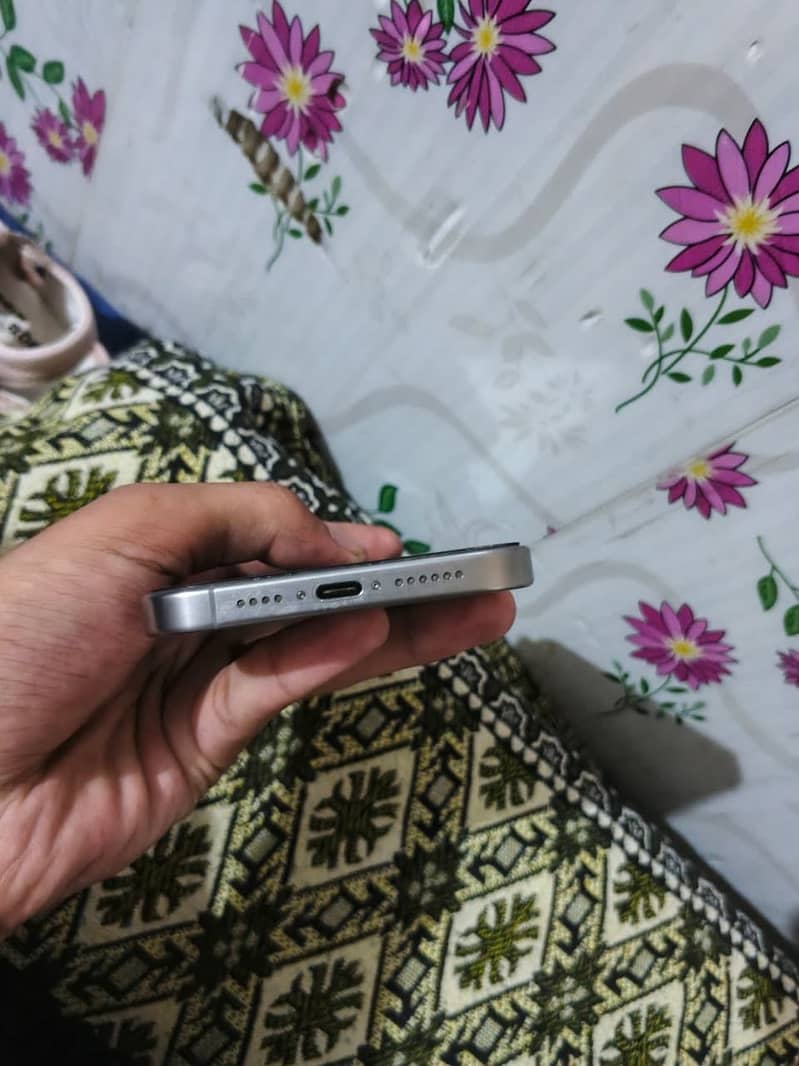 Apple iPhone 15 Pro Max 2