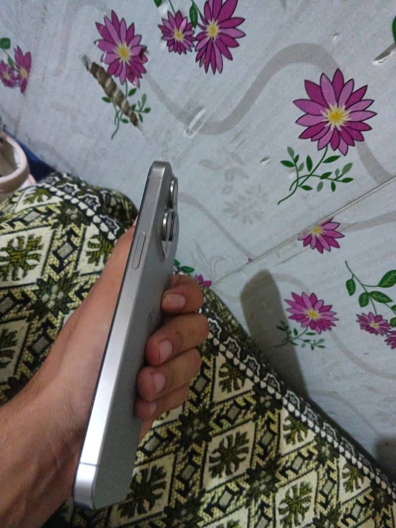 Apple iPhone 15 Pro Max 3