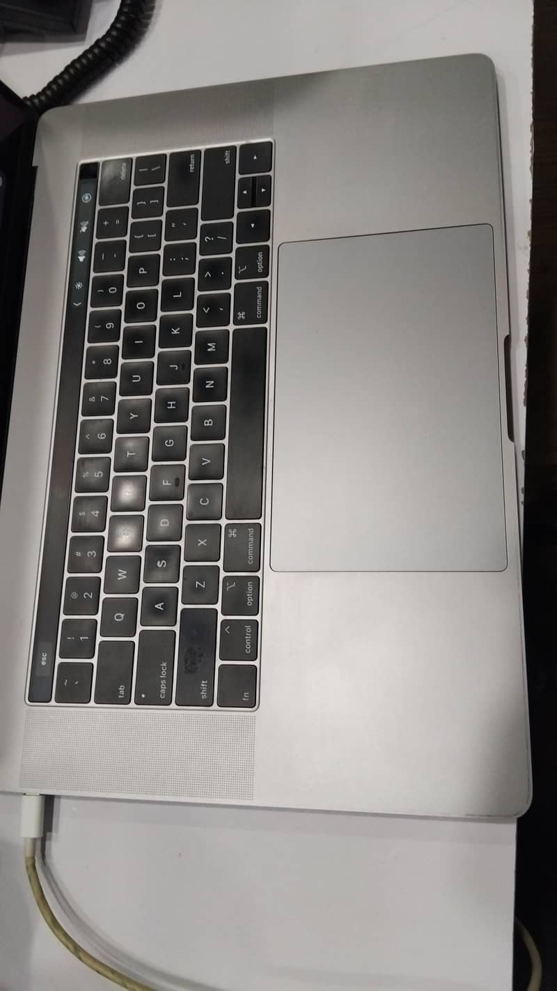 MACBOOK PRO 2019 1