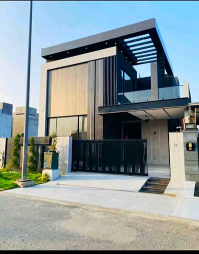 10 MARLA OWNER BUILT HOUSE ON IDEAL LOCATION AT REASONABLE PRICE AVAILABLE FOR SALE IN BAHRIA TOWN