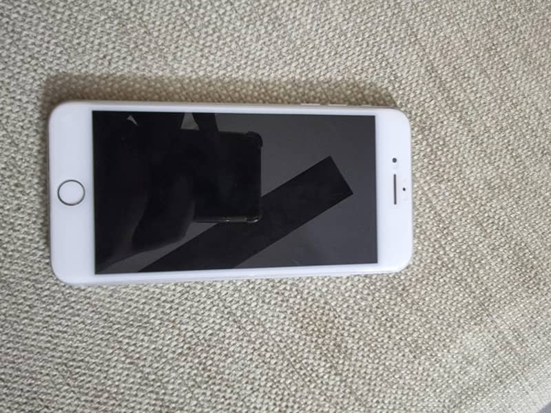 Apple iPhone 8 Plus 1