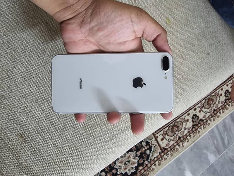 Apple iPhone 8 Plus 6