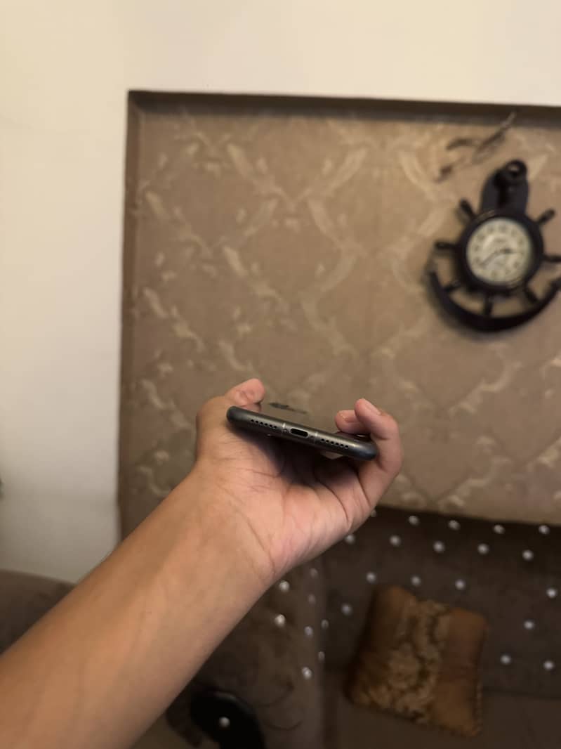 Apple iPhone 11 4
