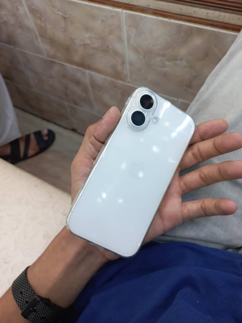 Apple iPhone 16 0