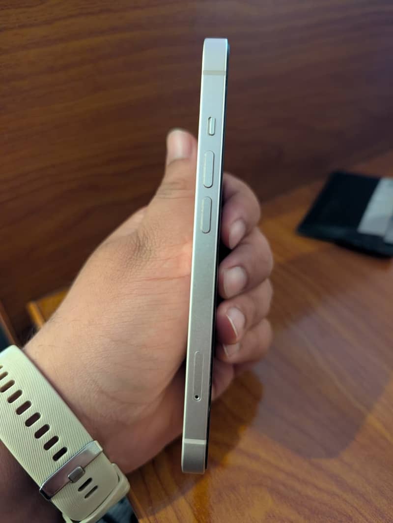Apple iPhone 13 2