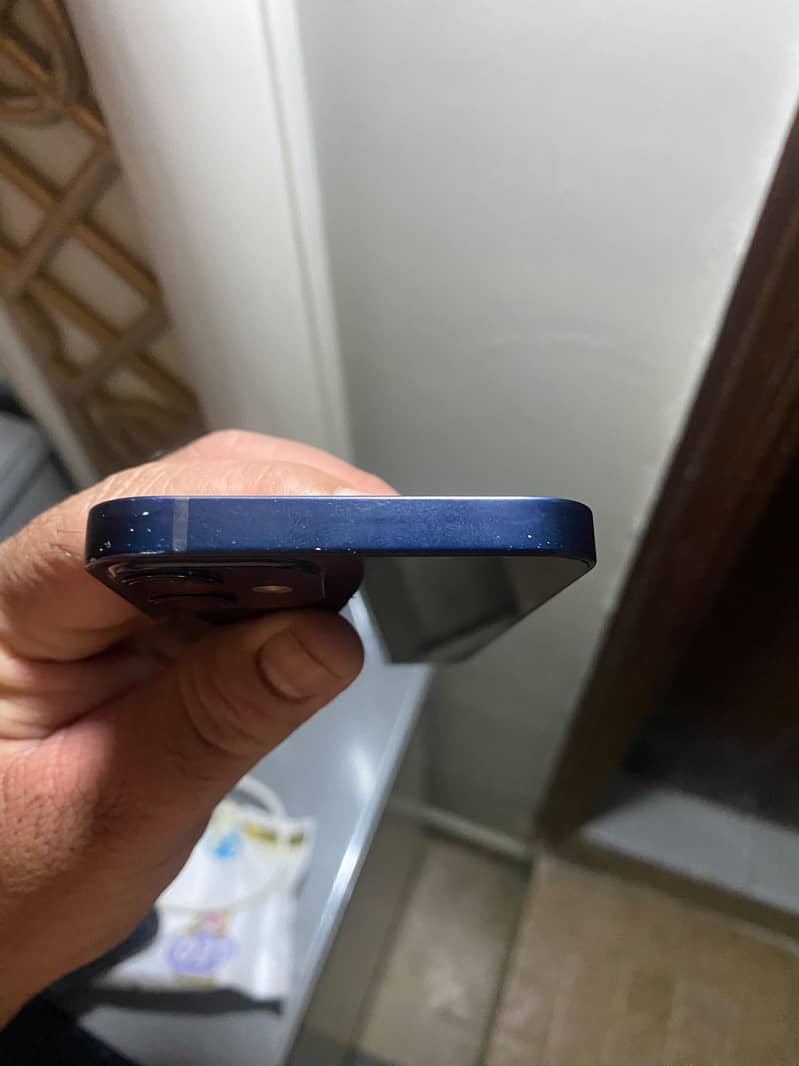 Apple iPhone 12 mini 4