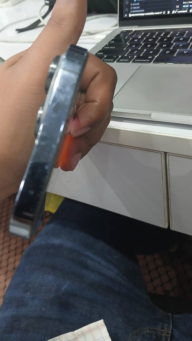iPhone 13 Pro Max 2