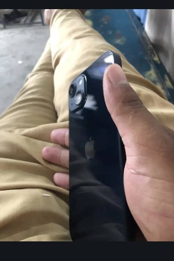 Apple iPhone 13 2