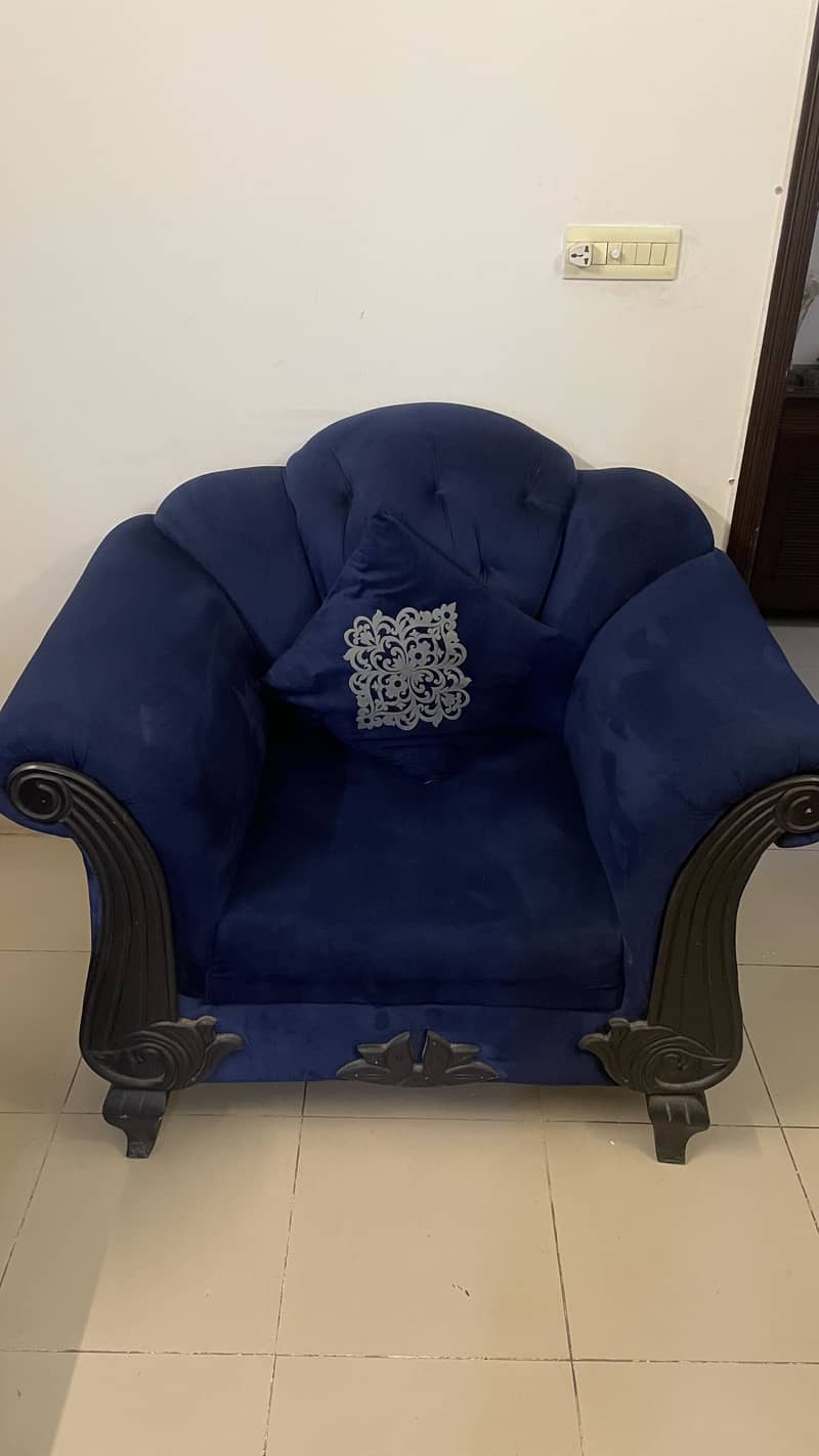 Selling elegant blue sofas 2