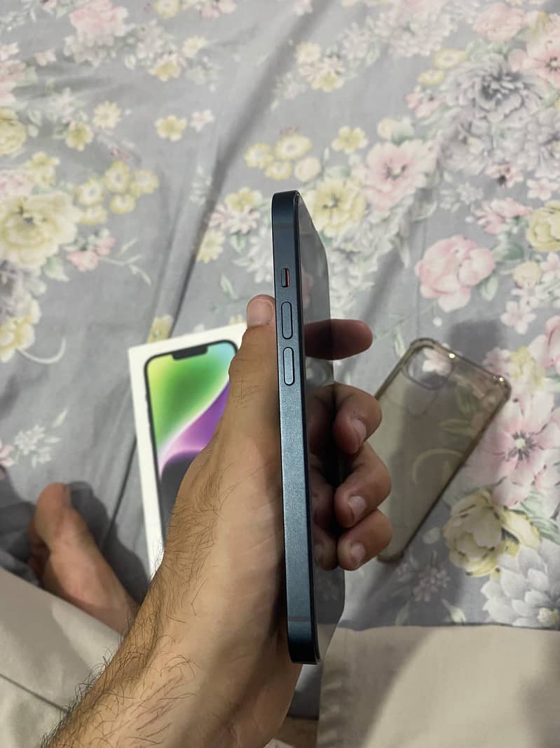 Apple iPhone 14 3