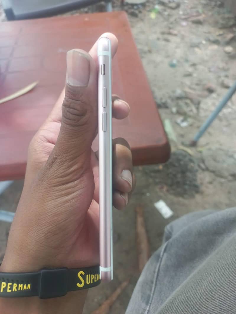 Apple iPhone 7 3