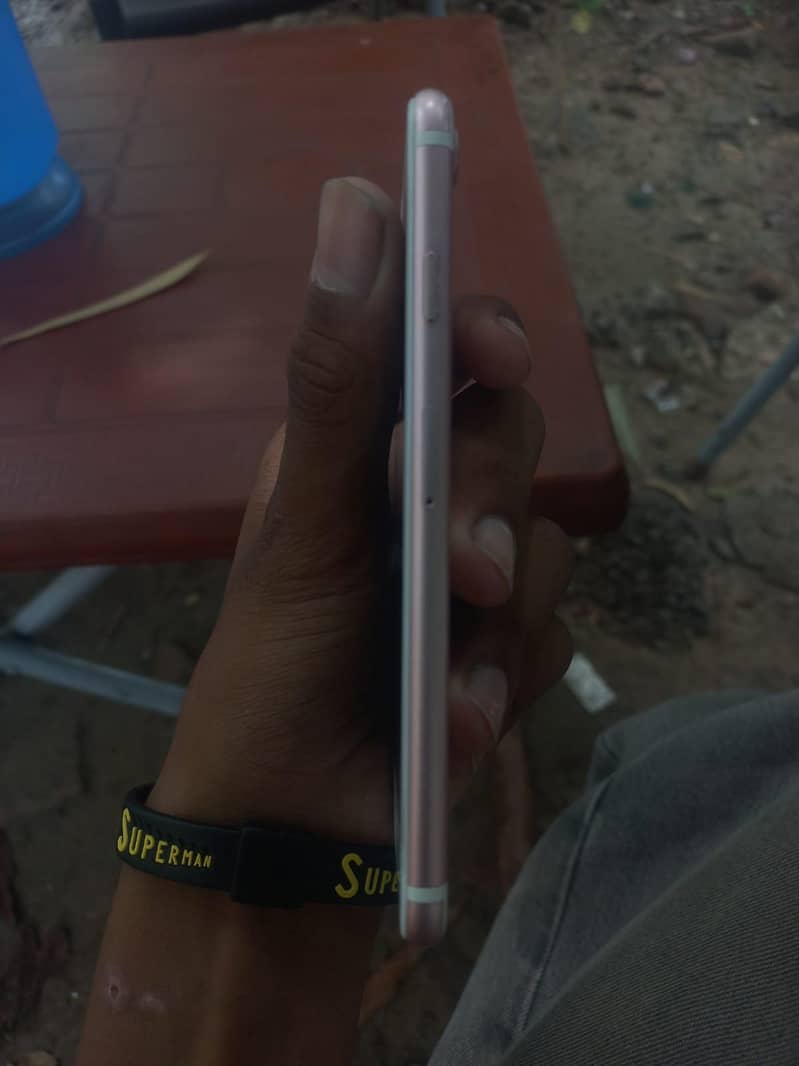 Apple iPhone 7 4