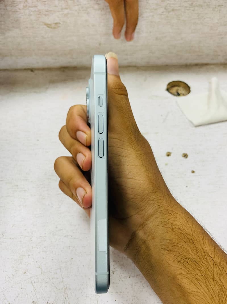 Apple iPhone 15 4