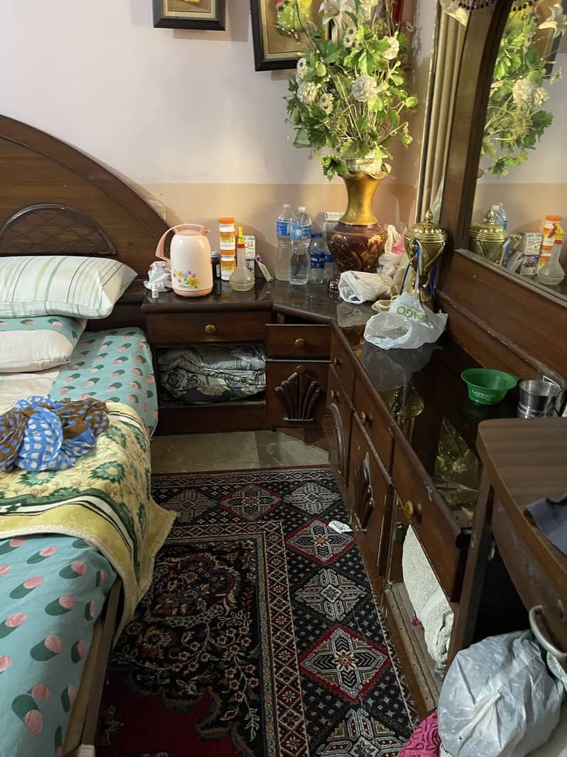 Double size bed sofa dressing table almari 12