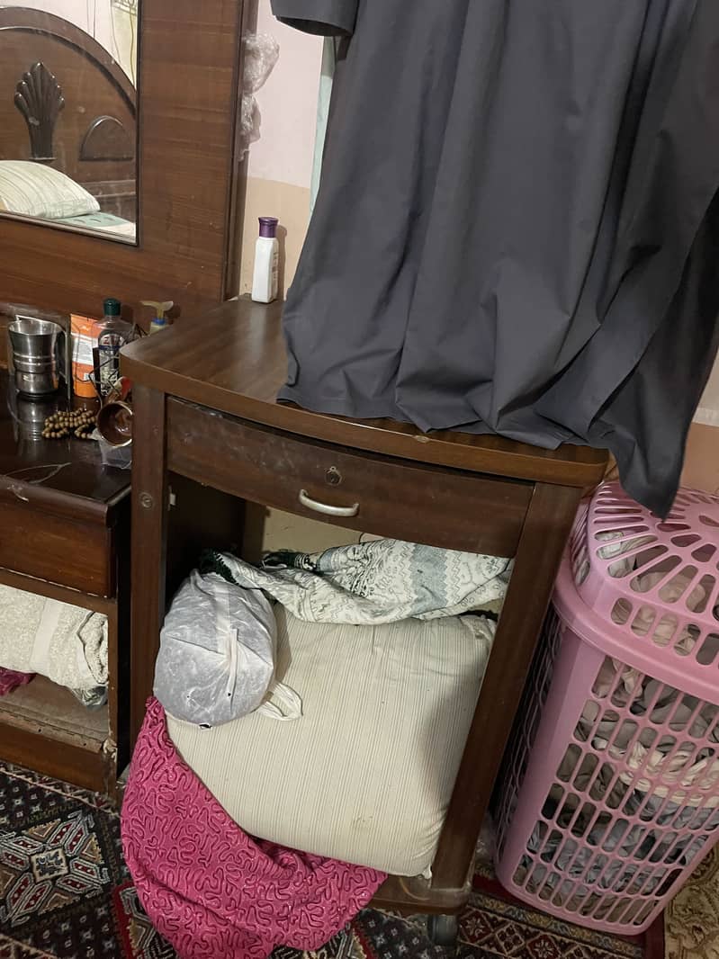 Double size bed sofa dressing table almari 16