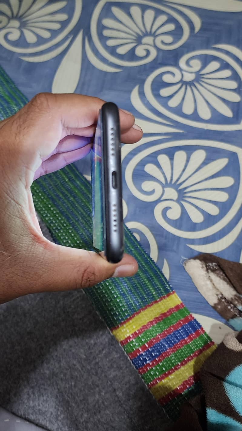 Apple iPhone 11 3