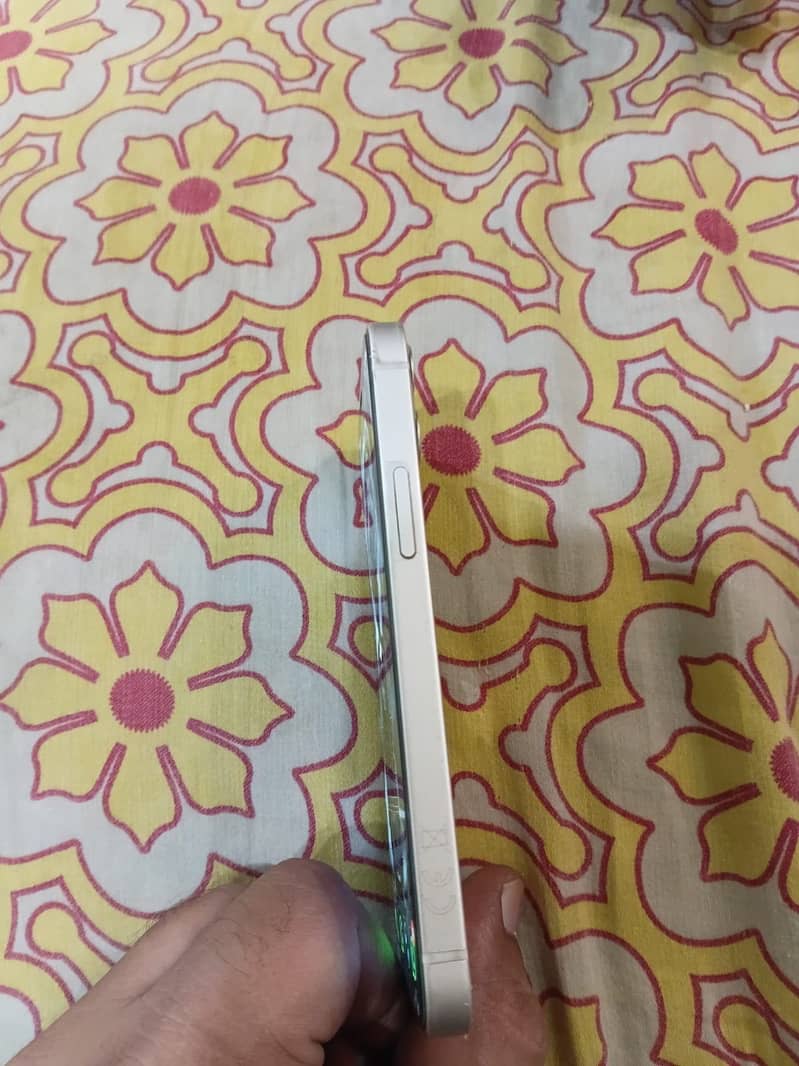 Apple iPhone 12 mini 4
