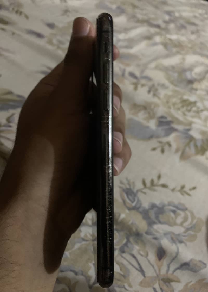 Apple iPhone X 4