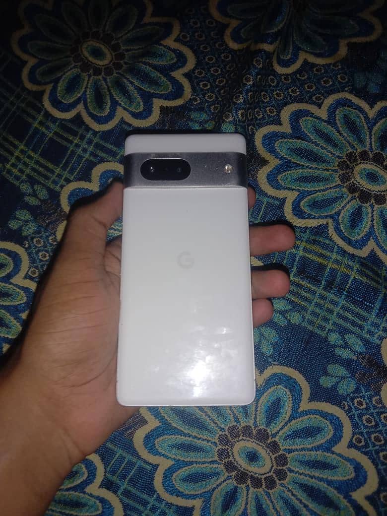 Google Pixel 7 4