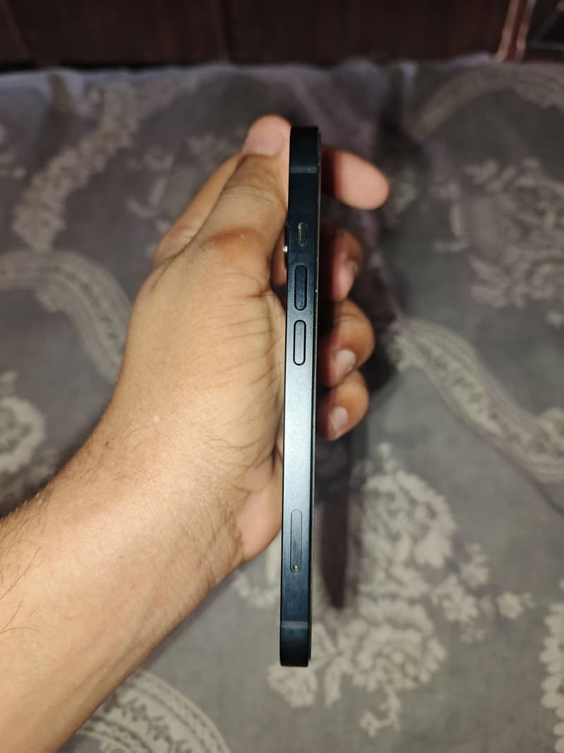 Apple iPhone 13 2