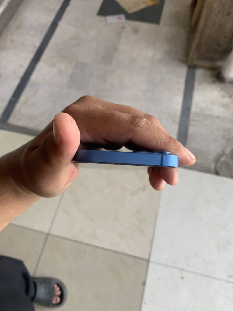 Apple iPhone 13 0
