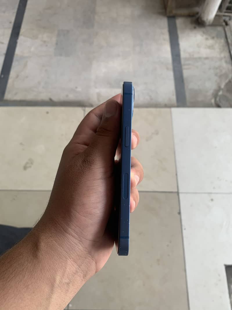 Apple iPhone 13 2