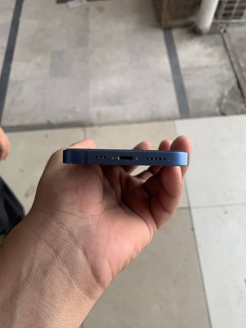Apple iPhone 13 5