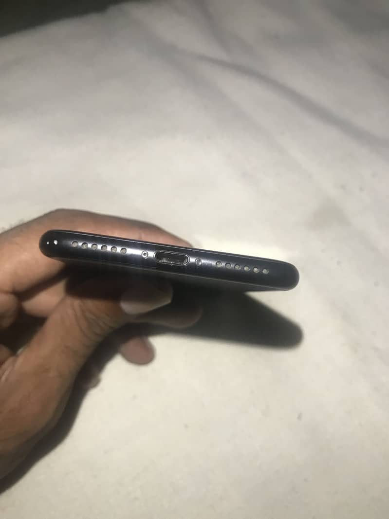 Apple iPhone 7 3