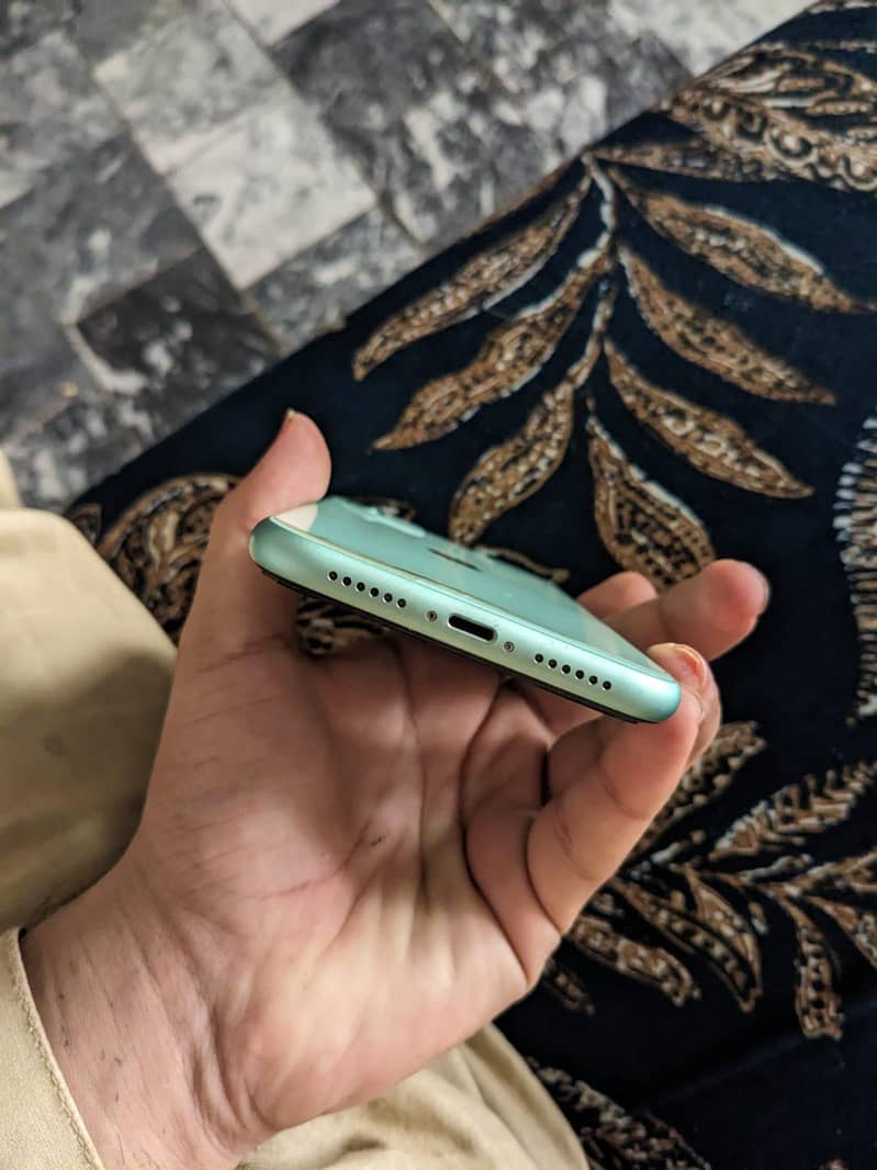 Apple iPhone 11 0