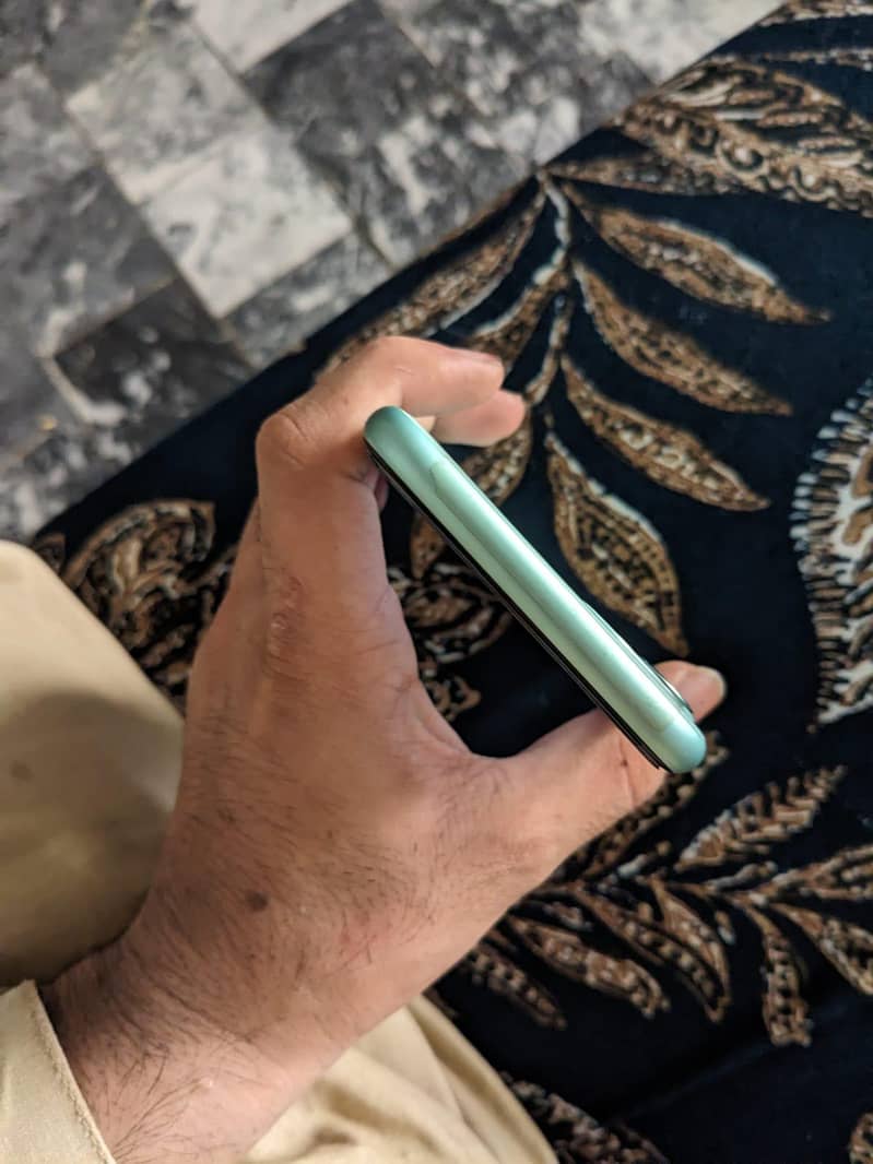 Apple iPhone 11 3