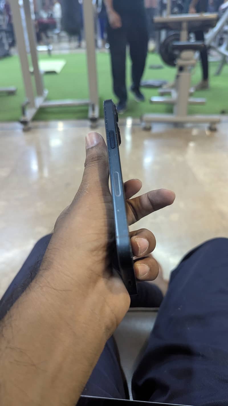 Apple iPhone 13 4