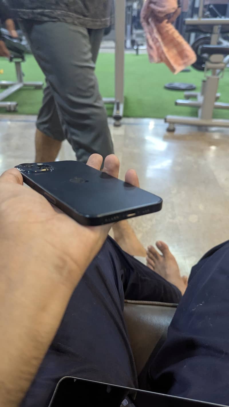 Apple iPhone 13 5