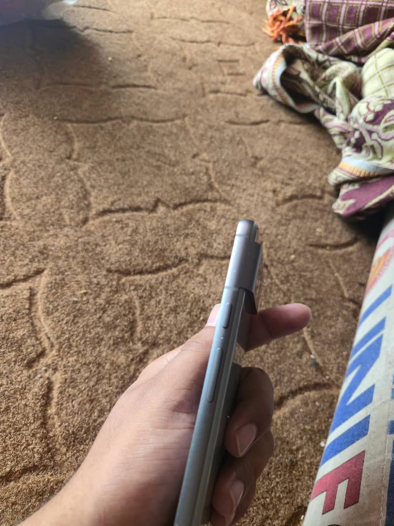 Google Pixel 8 4
