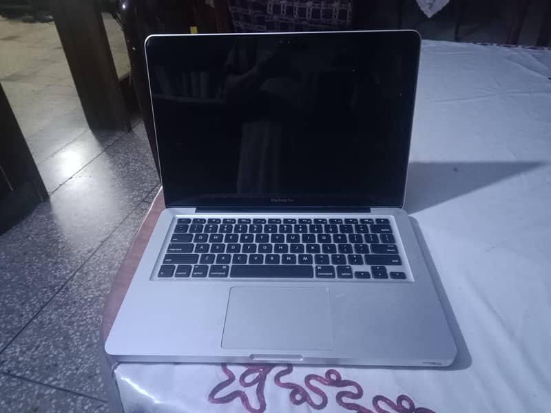 MacBook pro model 2012 core i7 A+ condition 1