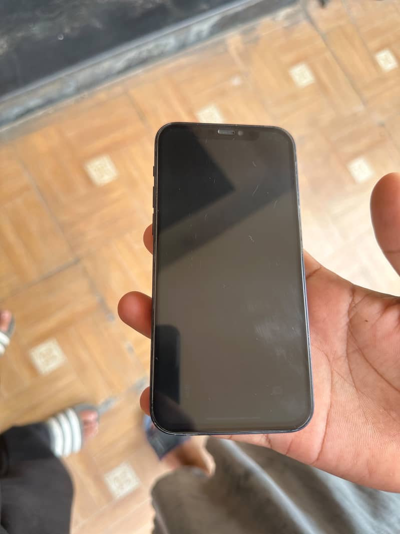 Apple iPhone 12 2