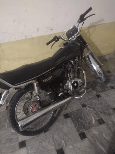 Honda 125 lash condition All oky dacoments. . urgent for sale. . .