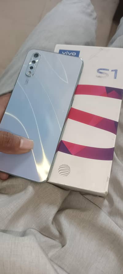 Vivo S1 4/128 with box charger